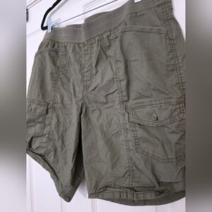 Chico's Olive Green Pull on Cargo Poplin Shorts Roll Tab Hem Size 2.5 (14)